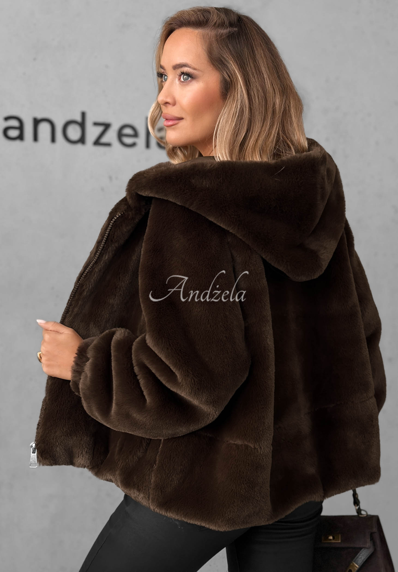 Krátká kožíšková bunda s kapucí Fluffy Babe čokoládová