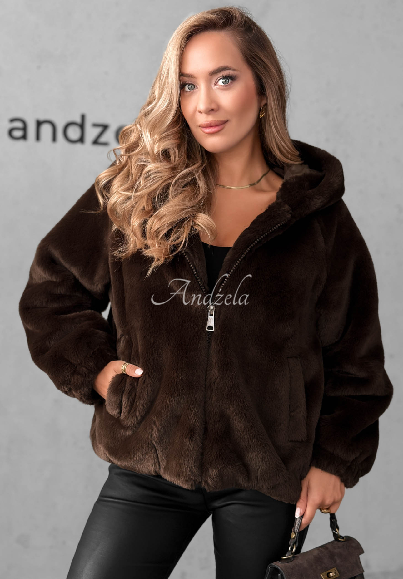 Krátká kožíšková bunda s kapucí Fluffy Babe čokoládová
