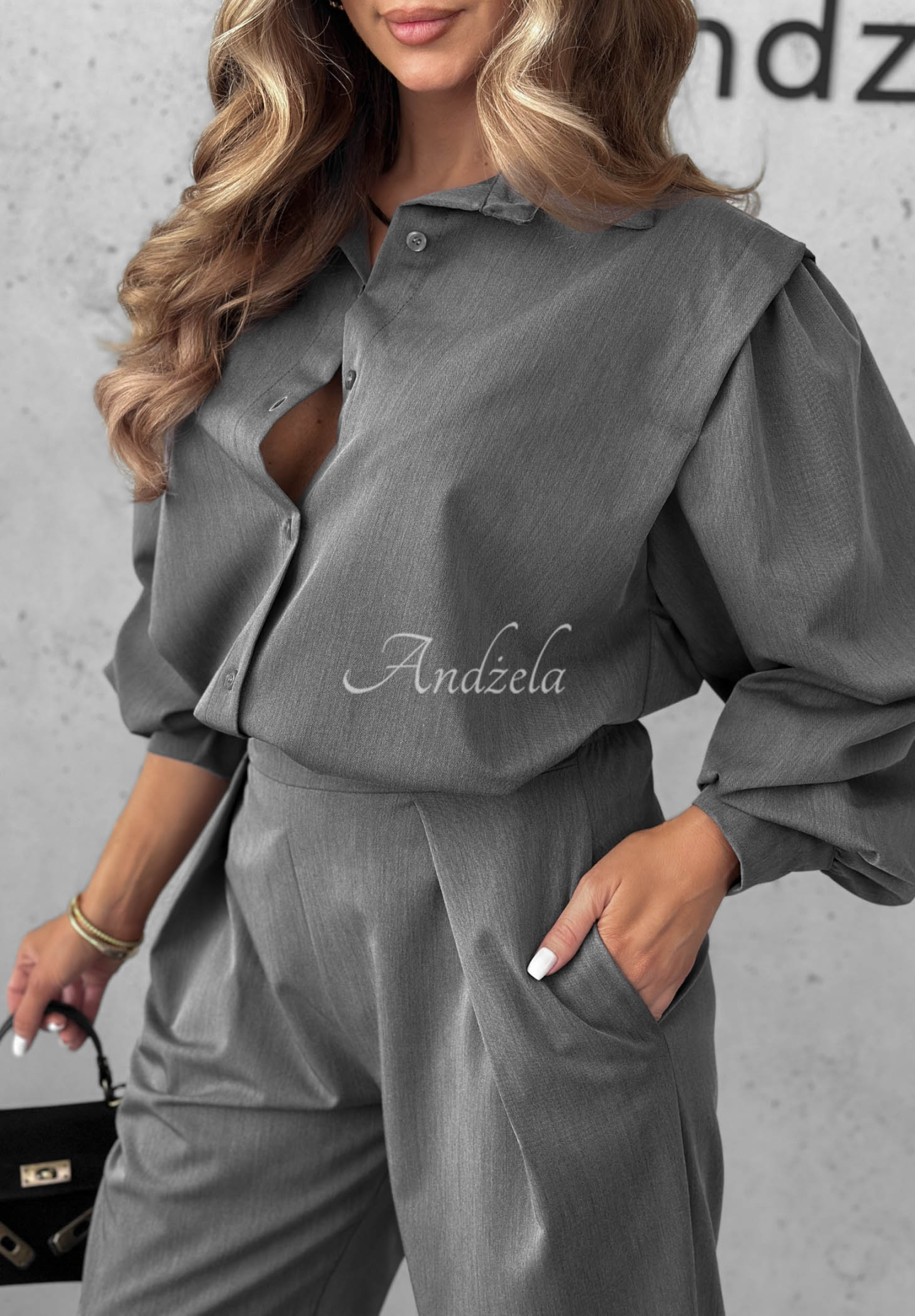 Elegantní souprava košile a kalhot se záhyby Modern Femme šedý