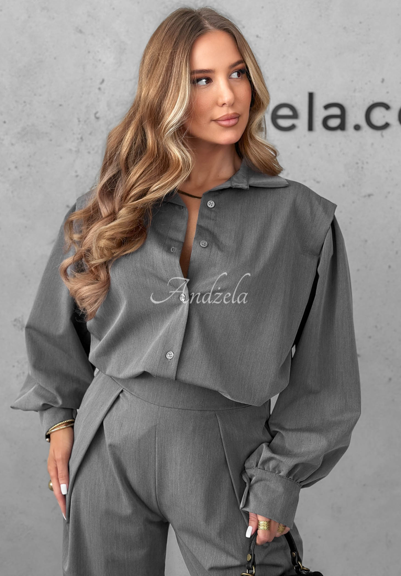 Elegantní souprava košile a kalhot se záhyby Modern Femme šedý
