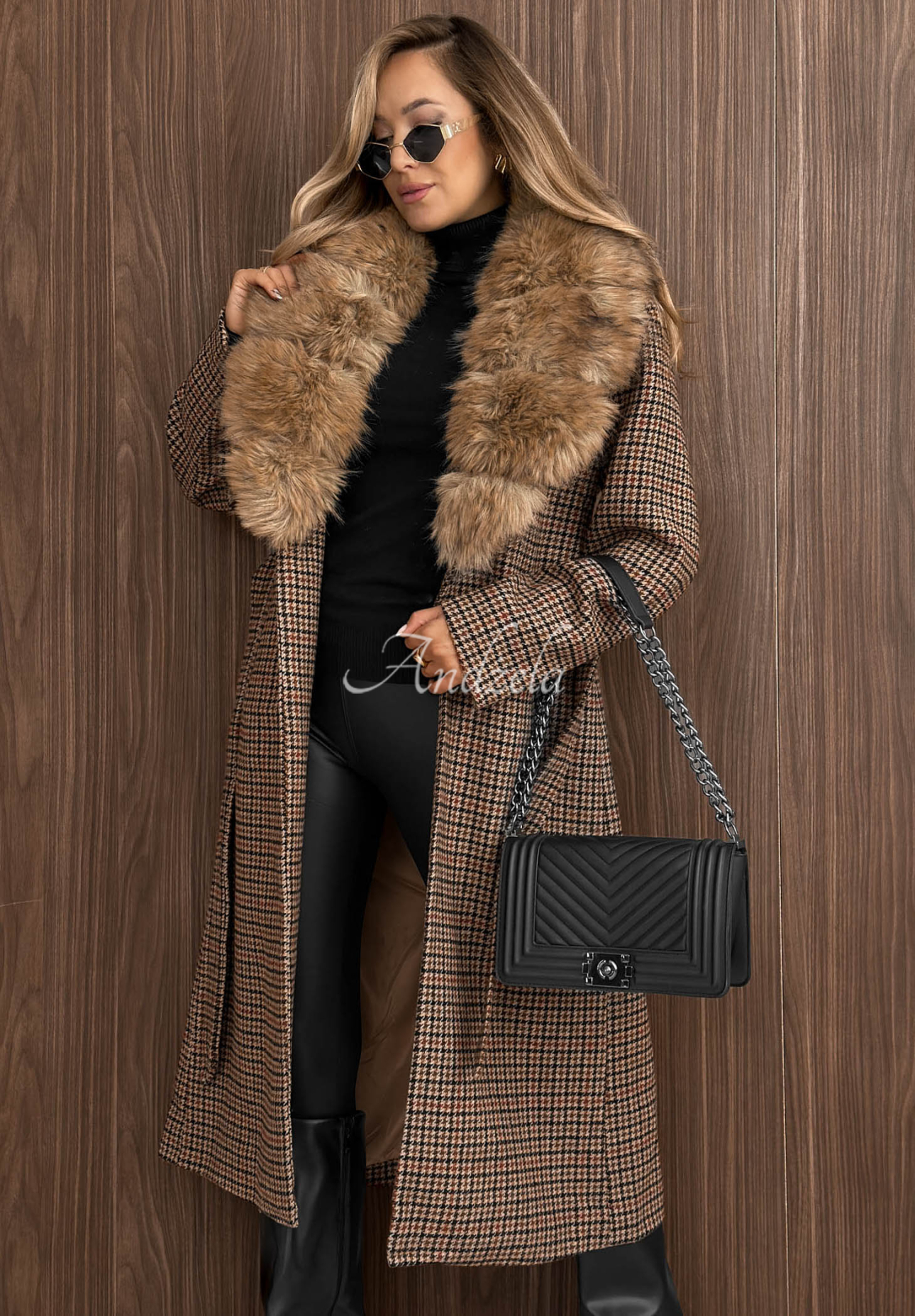 Dlouhý károvaný kabát s kožešinou a páskem Miss Fall velbloudí