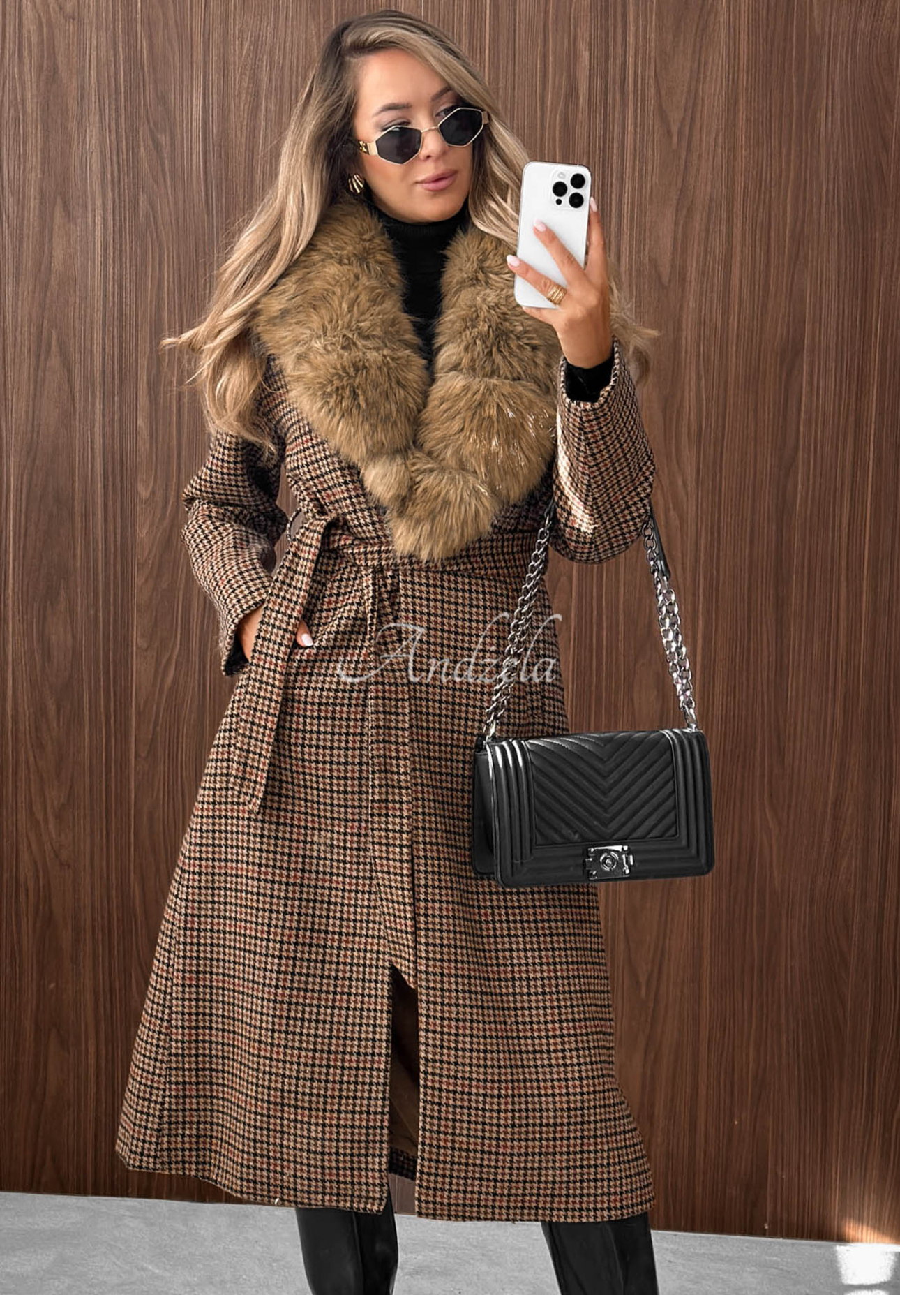 Dlouhý károvaný kabát s kožešinou a páskem Miss Fall velbloudí