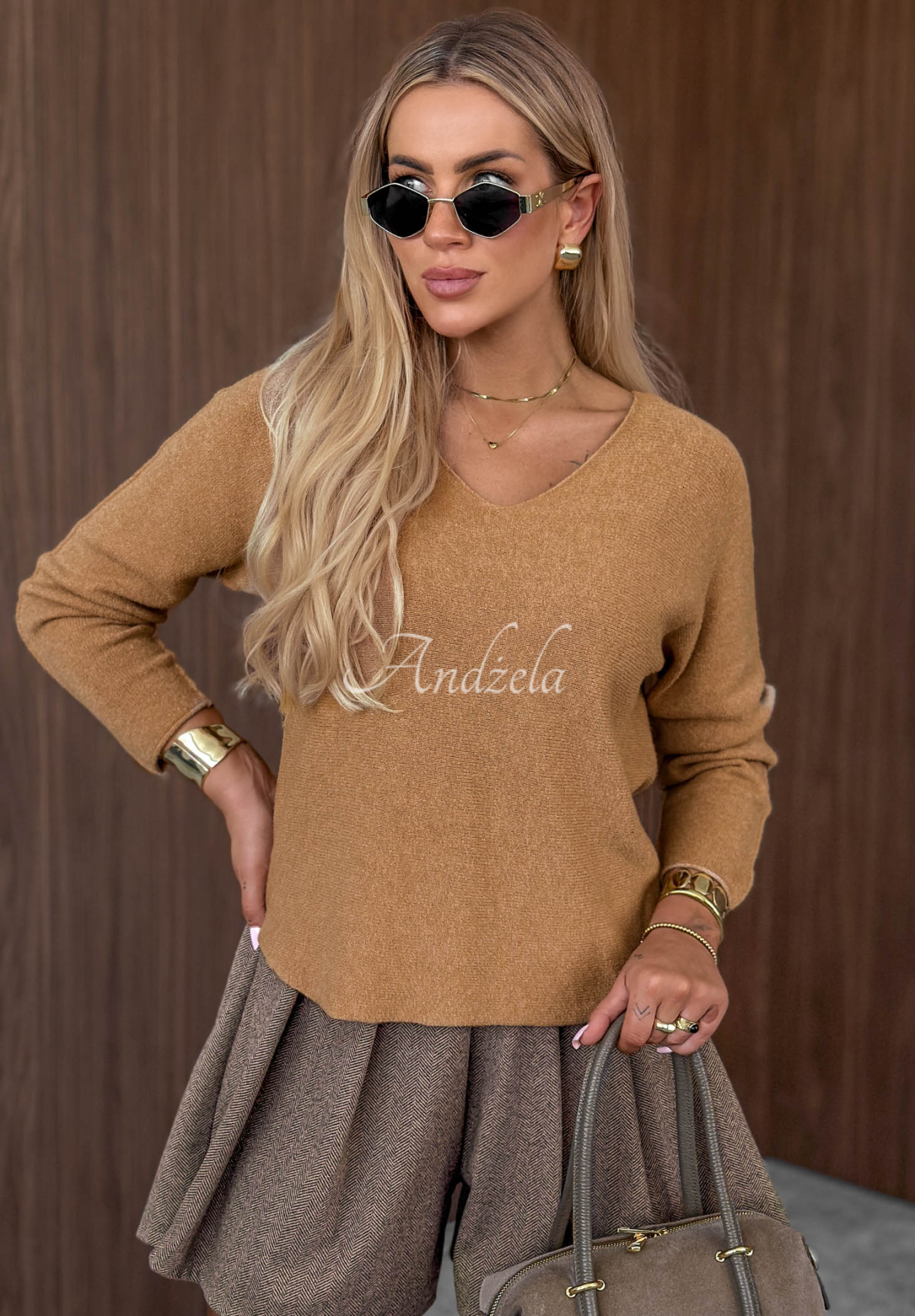 Lehký viskózový svetr s výstřihem do V Amber Woods velbloudí