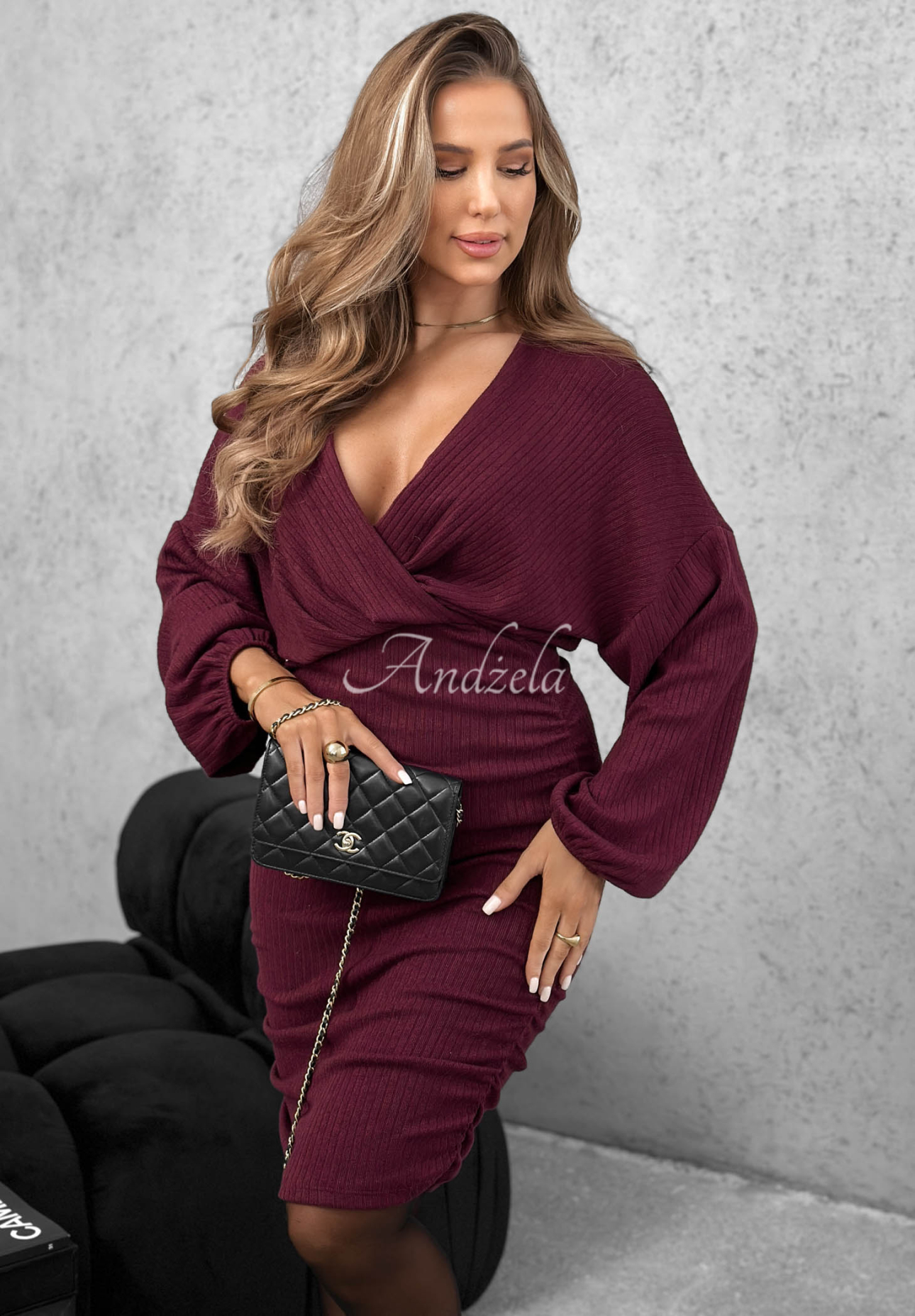 Viskózové šaty se zavinovacím výstřihem a řasením Miss Attitude vínová