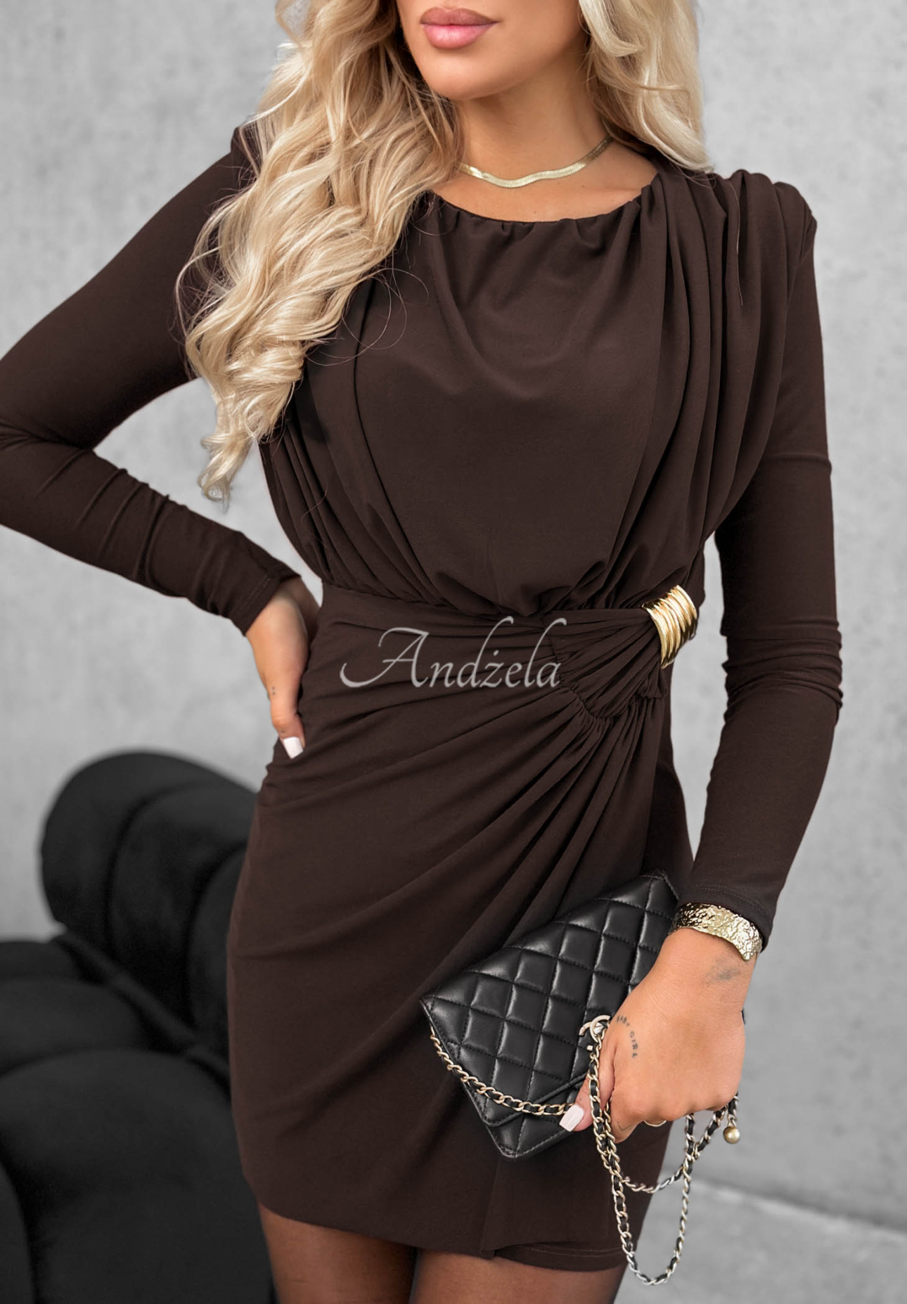 Přiléhavé mini šaty s ozdobným řasením Elegant Miss čokoládová