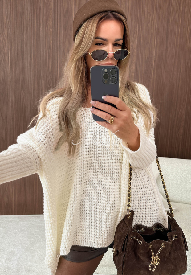 Asymetrick&yacute; oversize svetr Amber Knit ecru