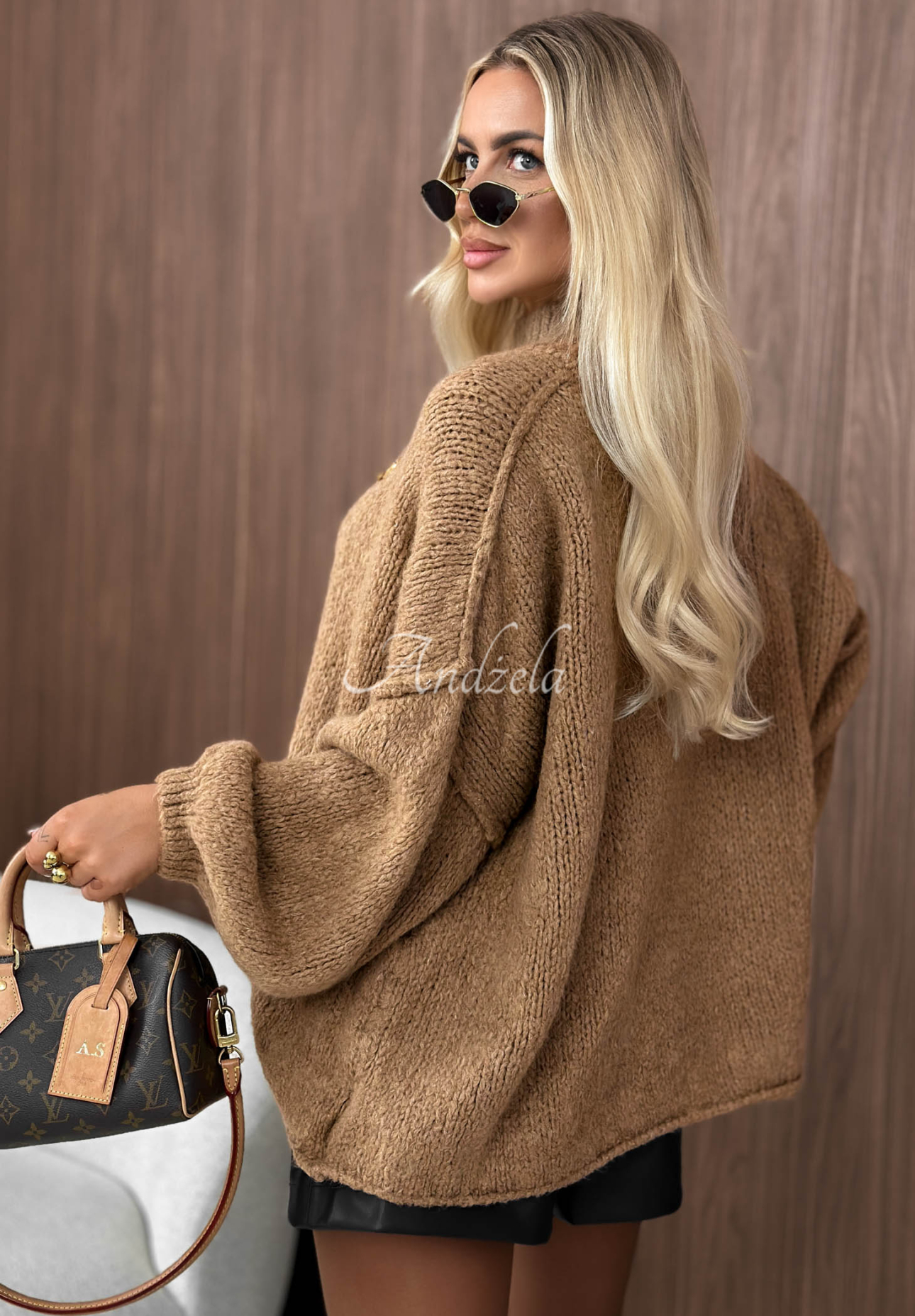 Měkký oversize svetr s vlnou a viskózou Lola Love velbloudí