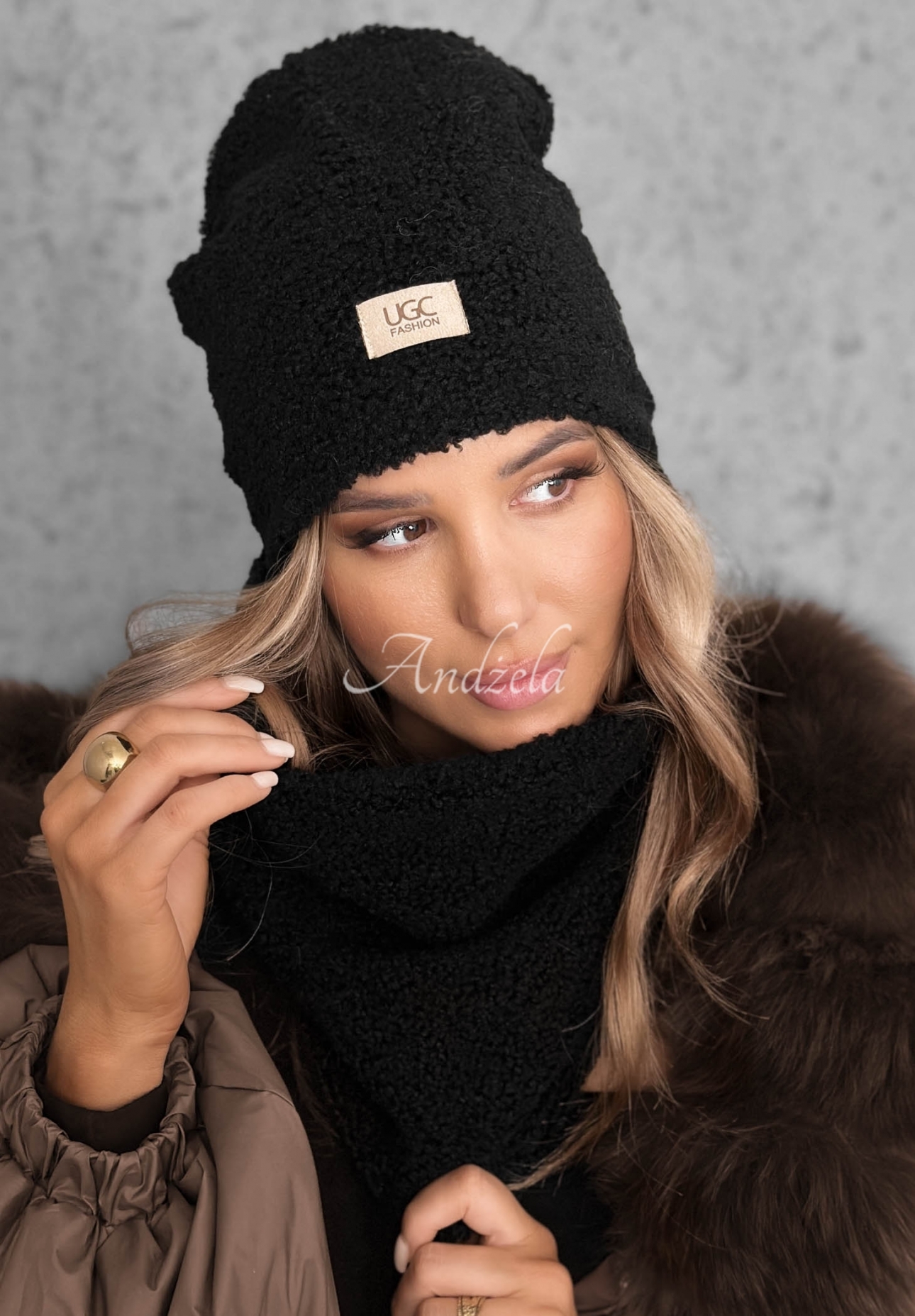 Souprava čepice a nákrčníku s kožíškem Winter Lady Černé
