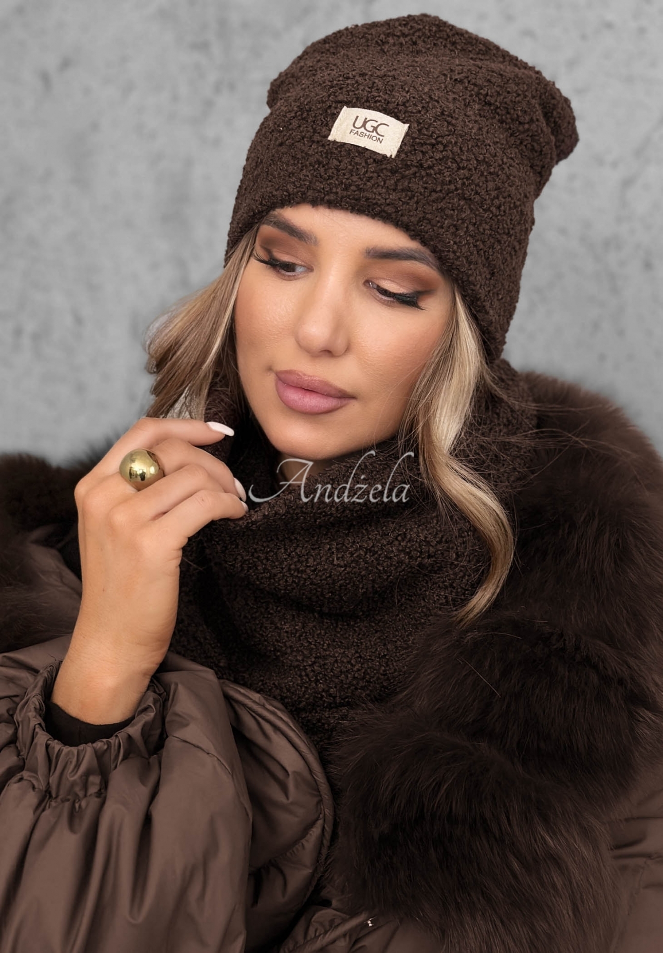 Souprava čepice a nákrčníku s kožíškem Winter Lady čokoládový