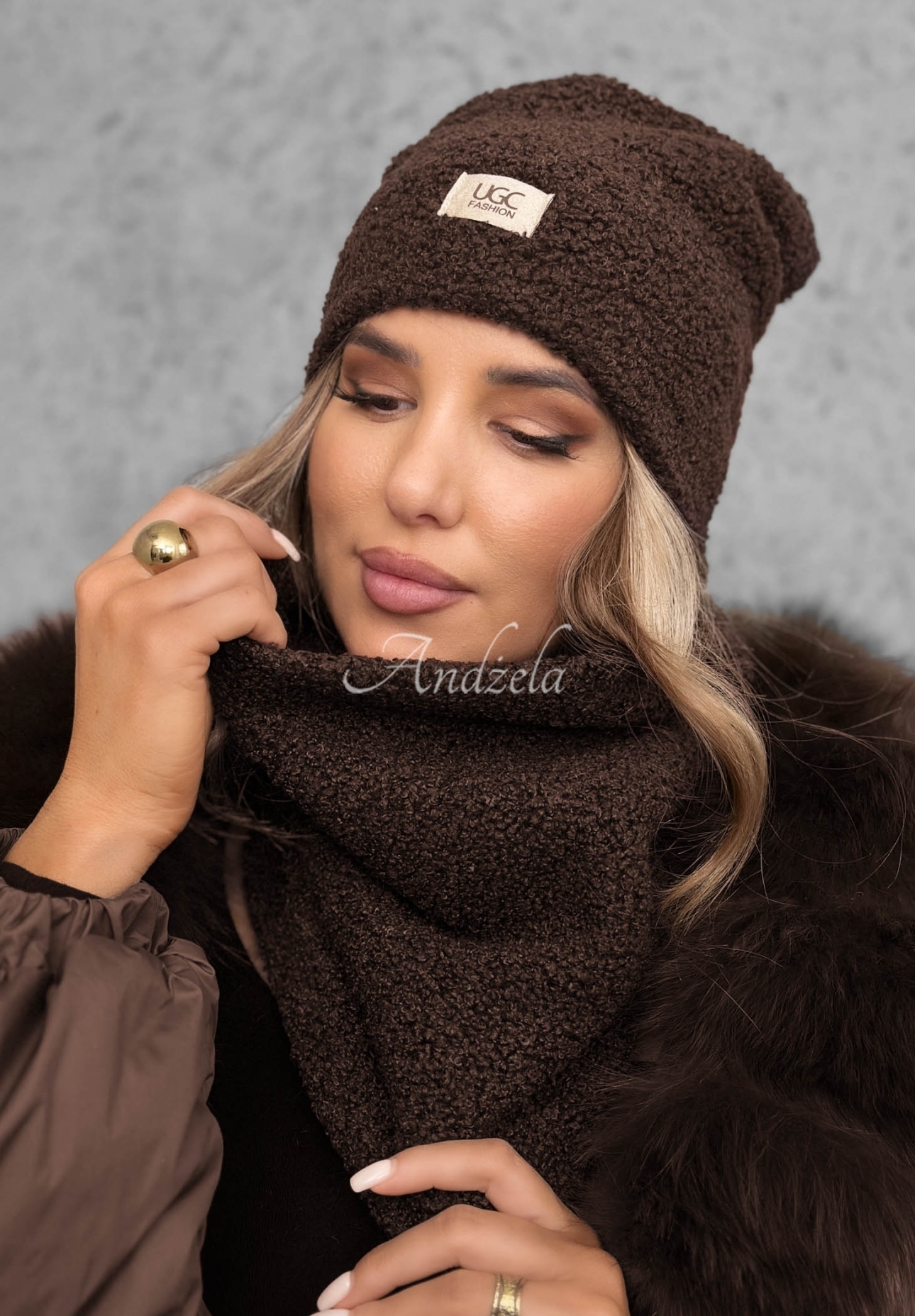 Souprava čepice a nákrčníku s kožíškem Winter Lady čokoládový