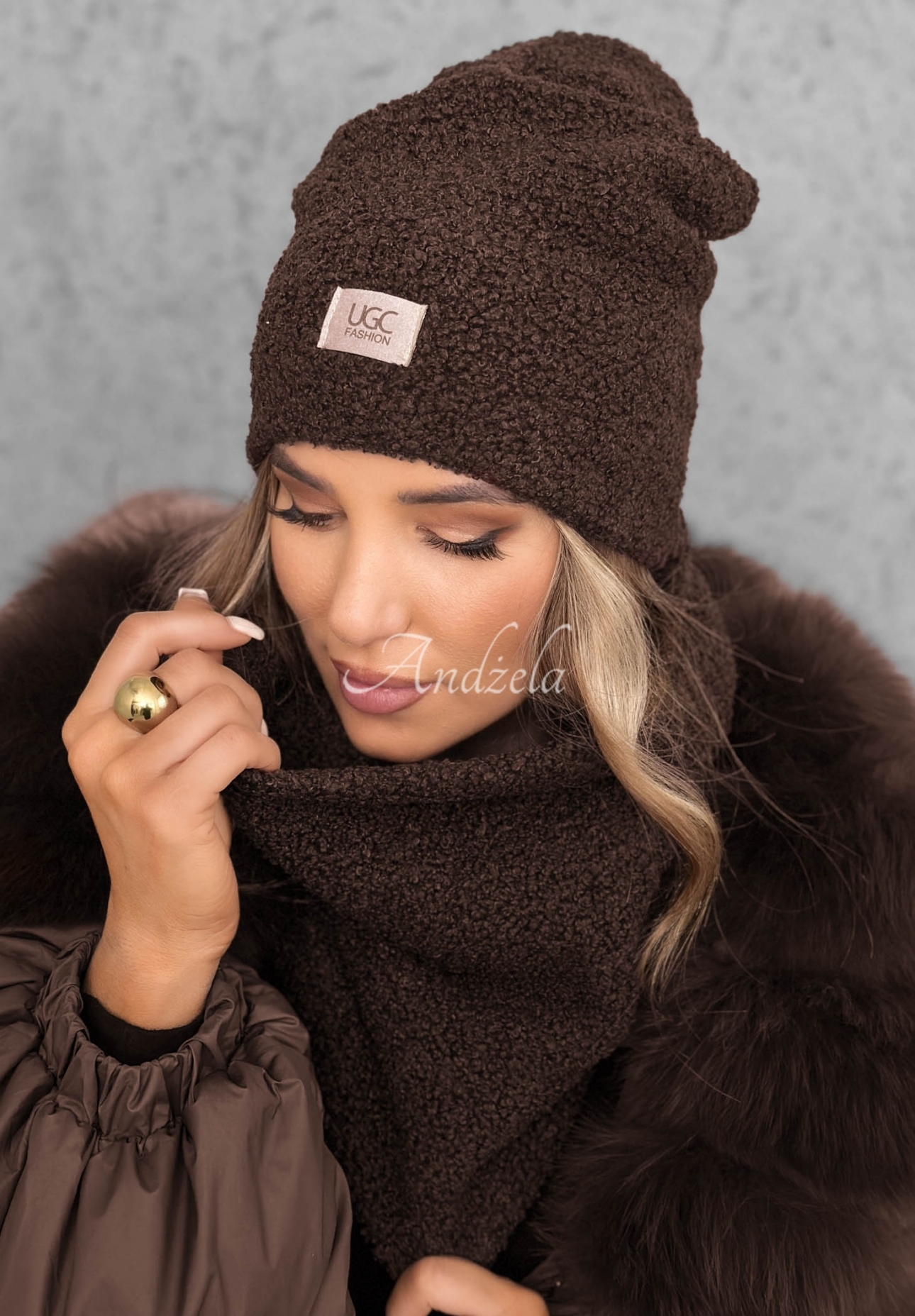 Souprava čepice a nákrčníku s kožíškem Winter Lady čokoládový