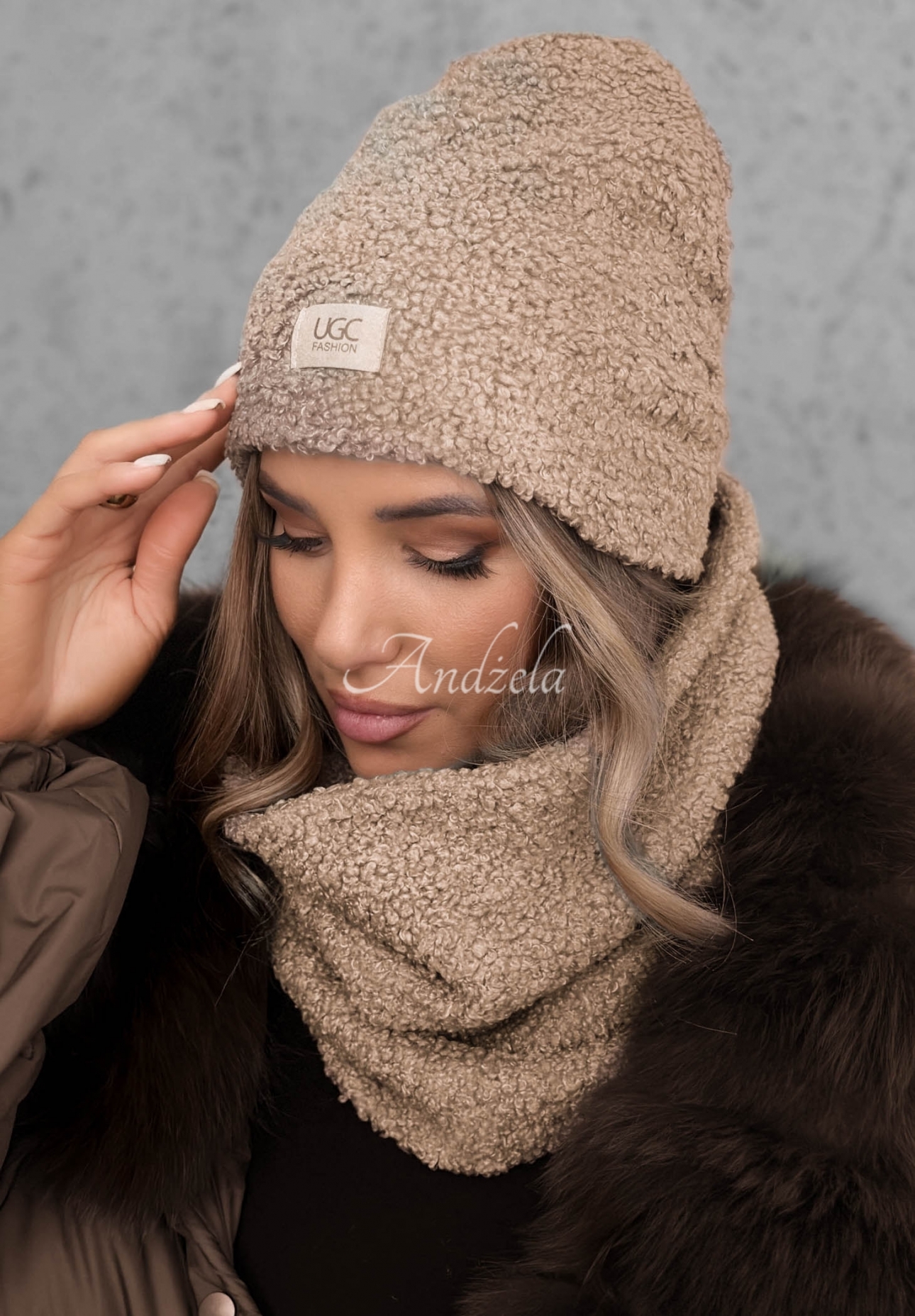 Souprava čepice a nákrčníku s kožíškem Winter Lady béžový