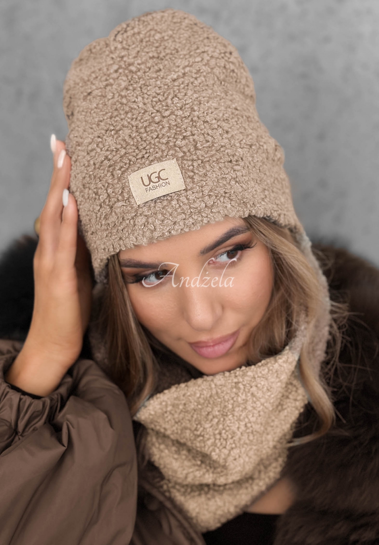Souprava čepice a nákrčníku s kožíškem Winter Lady béžový