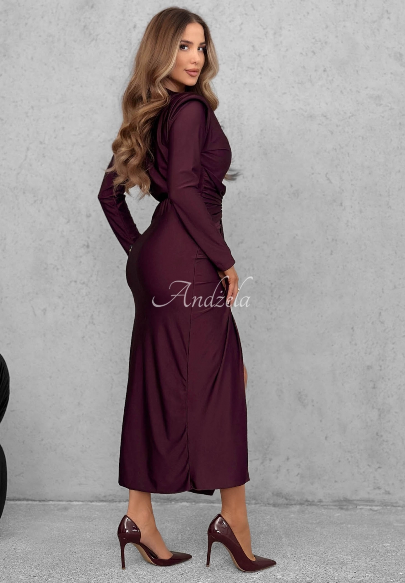 Elegantní maxi šaty s řasením a viskózou So Elegant borůvková